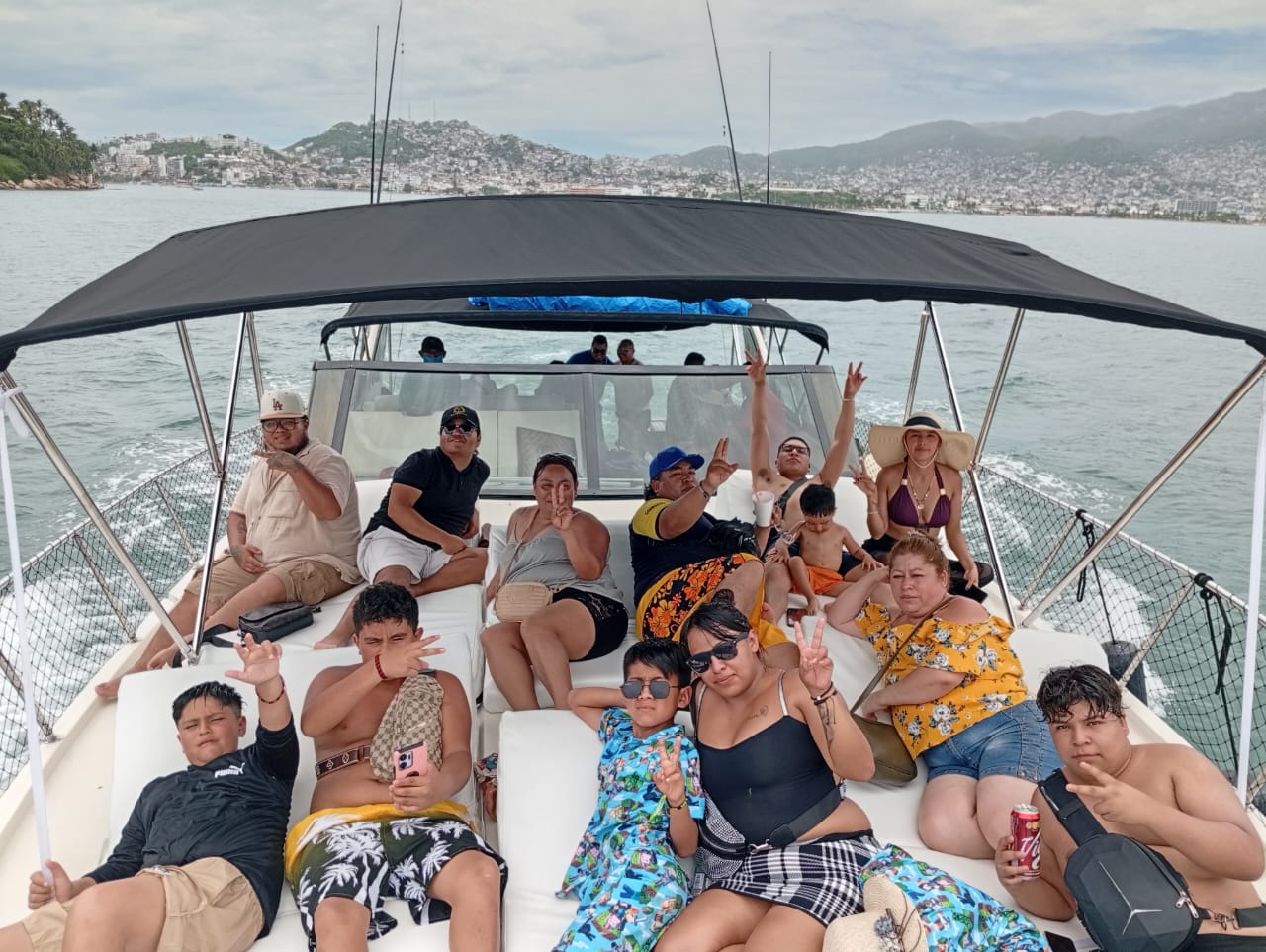 🛥️ Marca Sea Ray "After Hour" 👥 Capacidad: 15 personas - Image 9