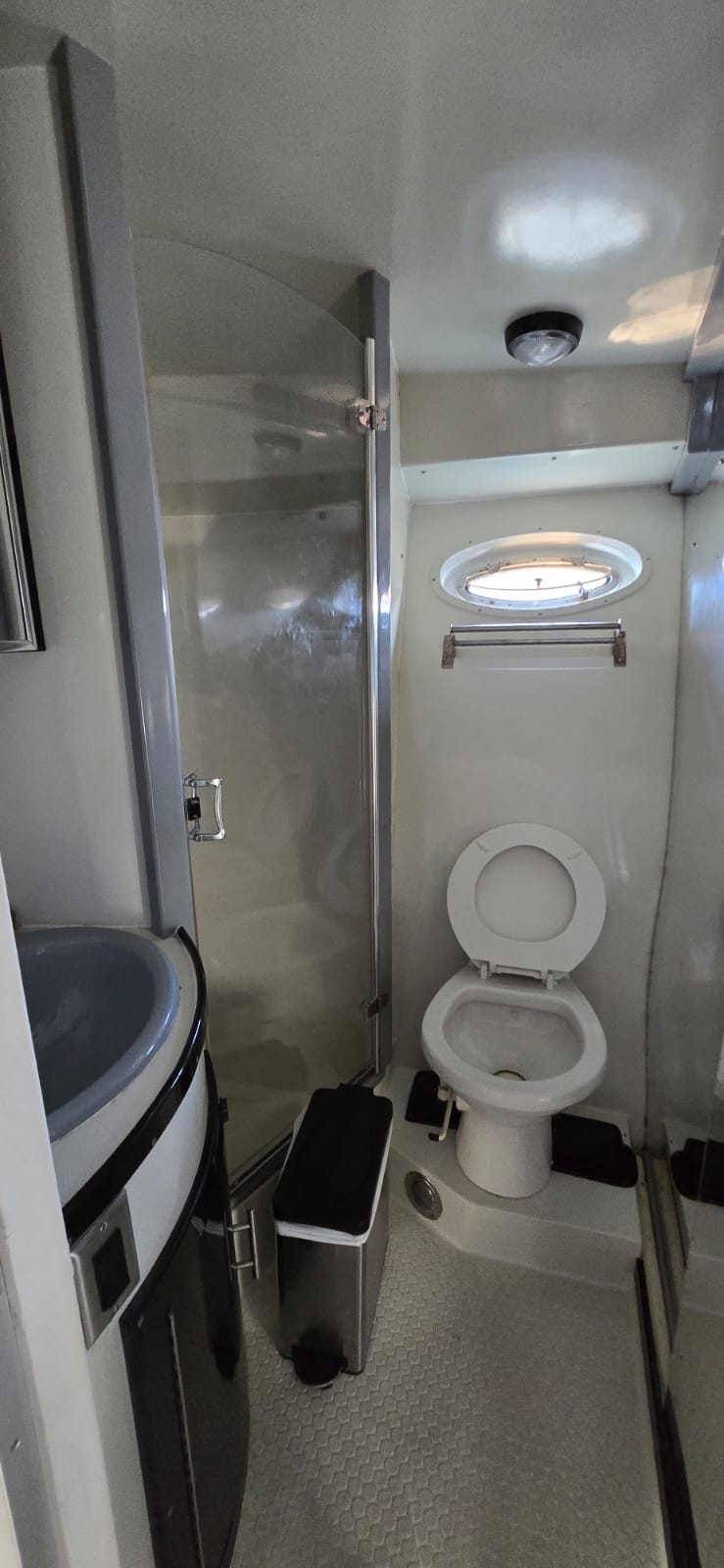 🛥️ Marca Sea Ray "After Hour" 👥 Capacidad: 15 personas - Image 4