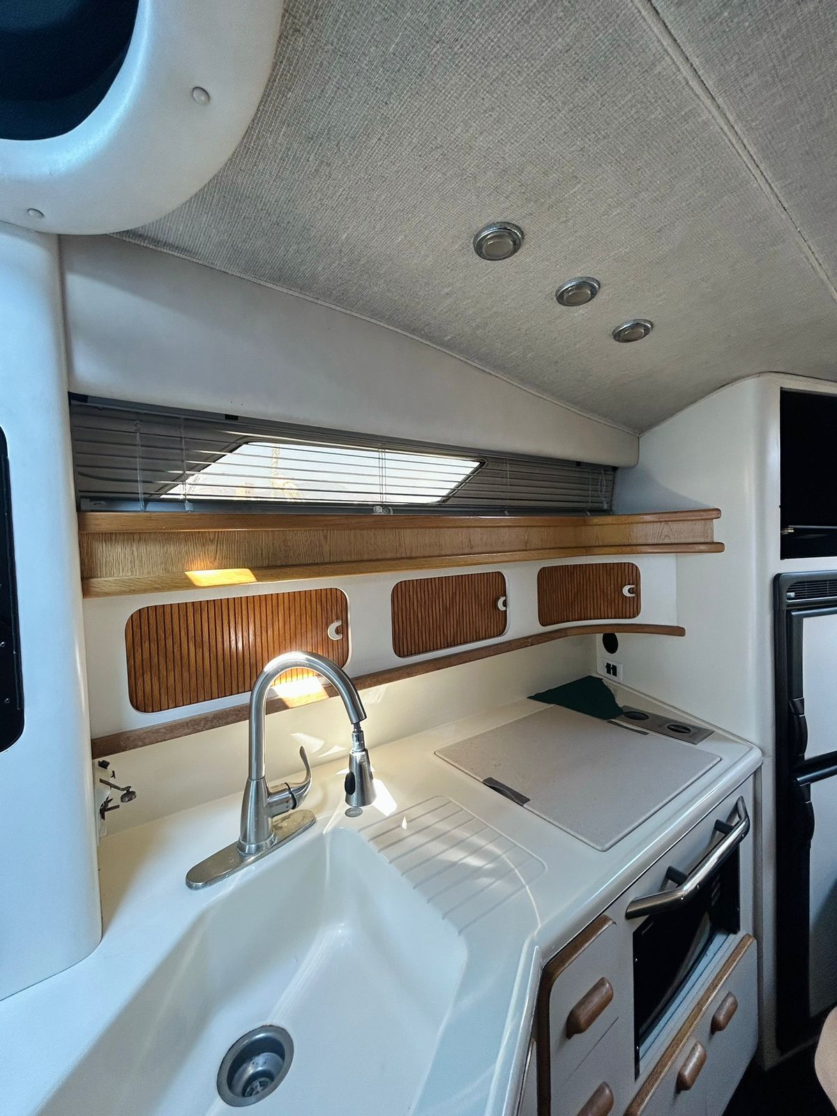 🛥️ Marca Sea Ray "Sea Porche" 👥 Capacidad: 15 personas - Image 4