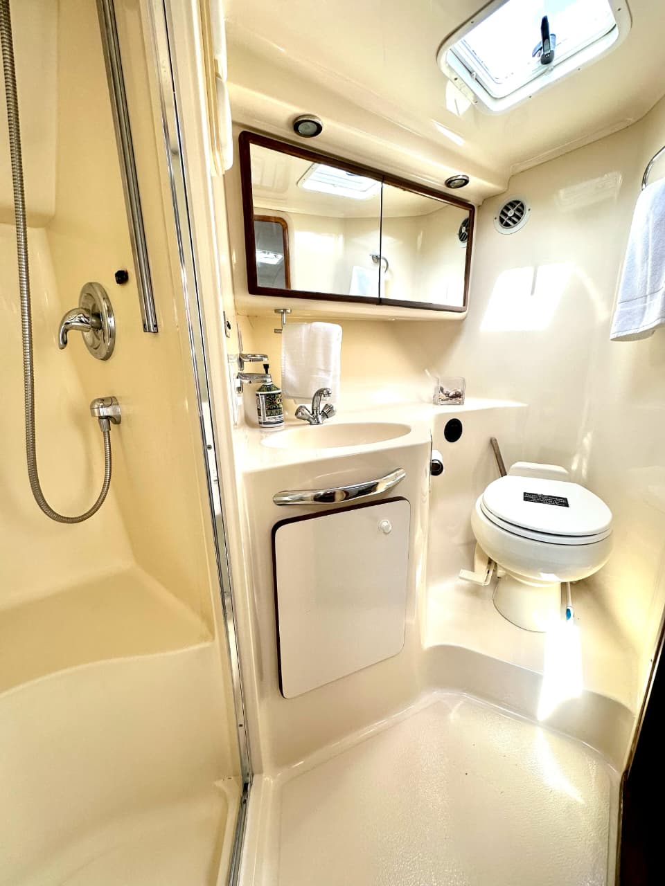 🛥️ Marca Sea Ray "Aqua" 👥 Capacidad: 15 personas - Image 4